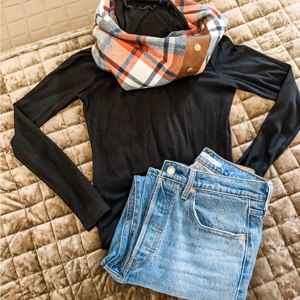 NWOT Plaid Blanket Scarf with Buttons